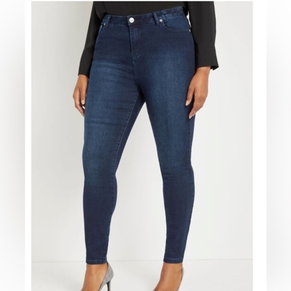ELOQUII WOMAN‘S CLASSIC FIT SCULPTING SKINNY  DARK/MEDIUM WASH JEAN SZ 28